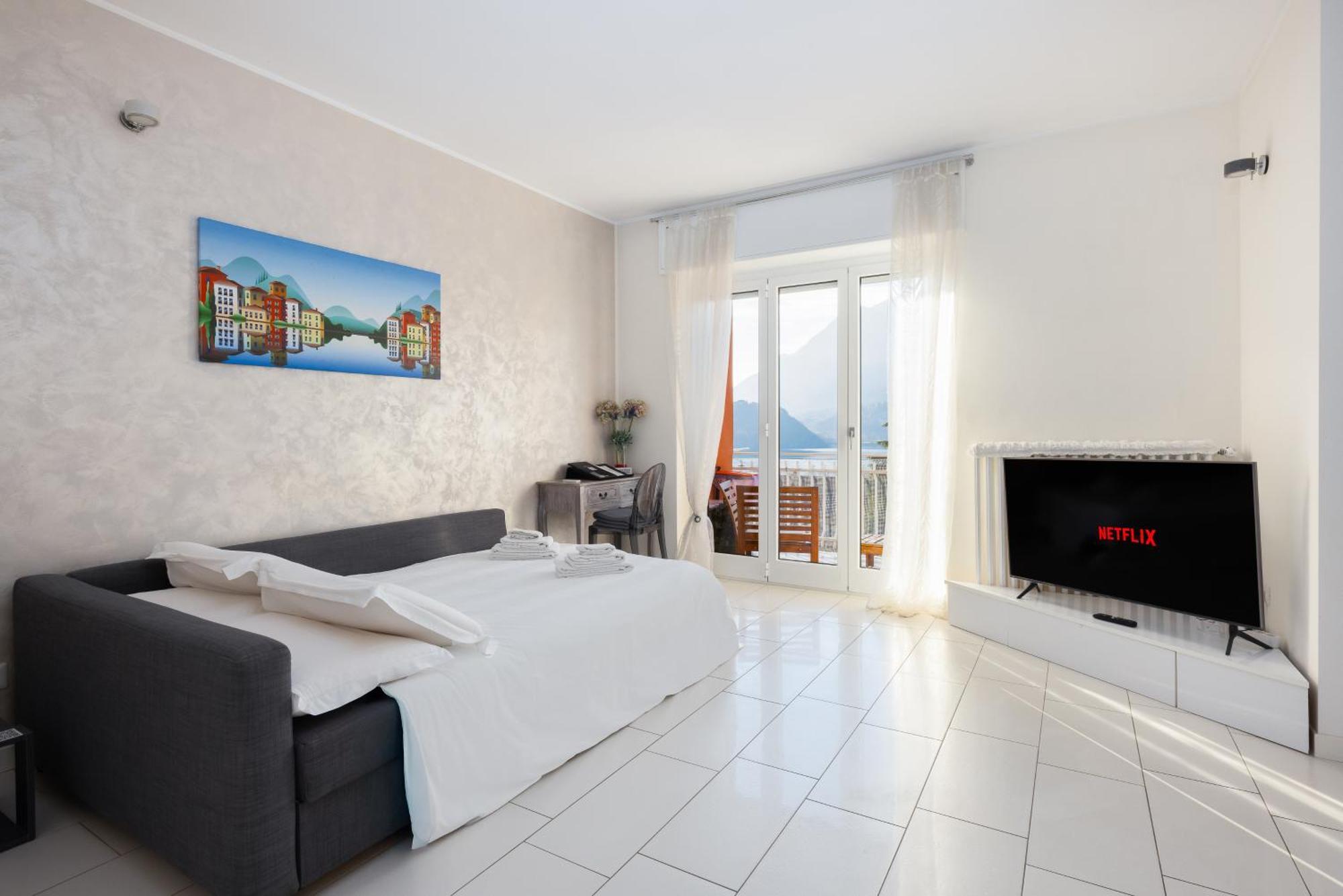 Terrazza Sul Lago - Open Space E Netflix Lecco Bagian luar foto